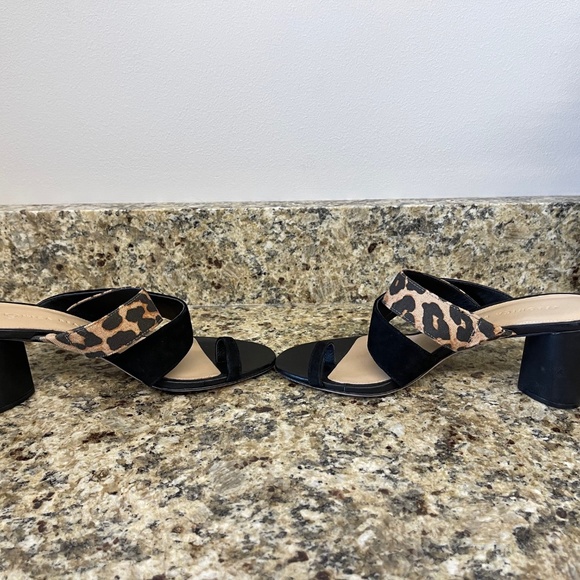 NWOB Veronica Beard Zuri Toe Ring Leopard Black Suede Sandals Heels Size 7M - Picture 5 of 13
